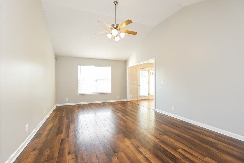 8864 Cressent Glen Ct - Photo 4 of 17