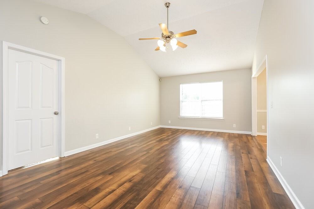 8864 Cressent Glen Ct - Photo 5 of 17