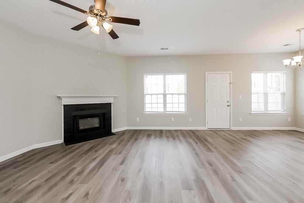 145 Grosslake Pkwy - Photo 5 of 17