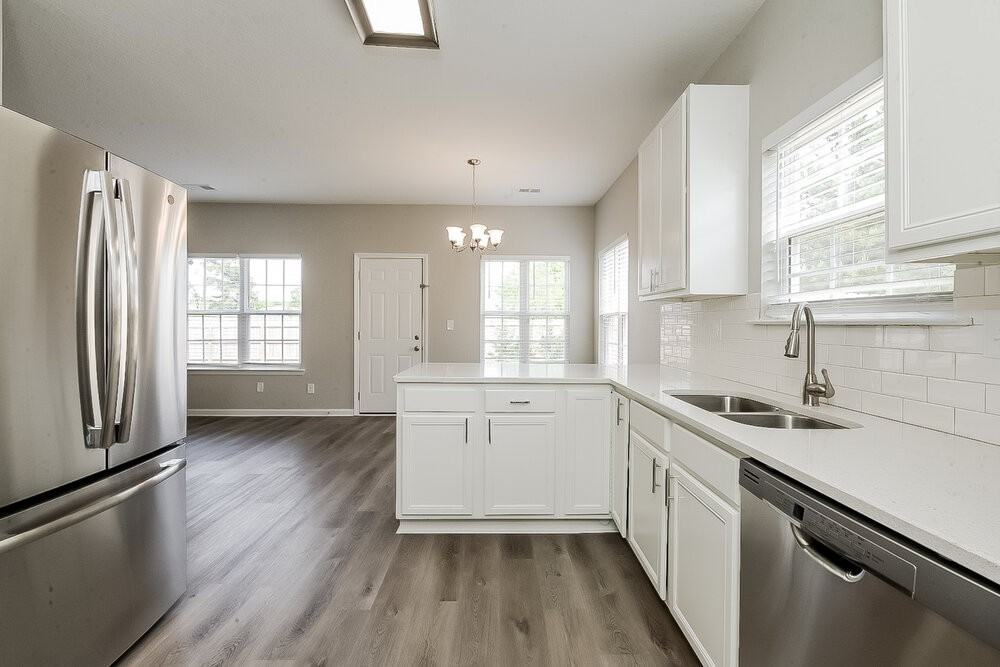 145 Grosslake Pkwy - Photo 7 of 17
