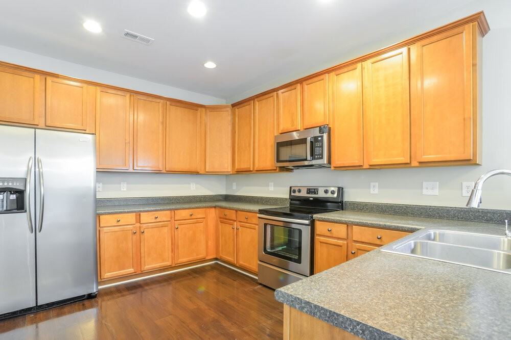 1733 Larne Cir - Photo 7 of 17
