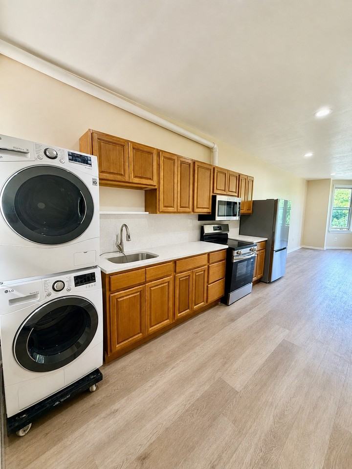 2213 N 33rd St #2 - Photo 4 of 17