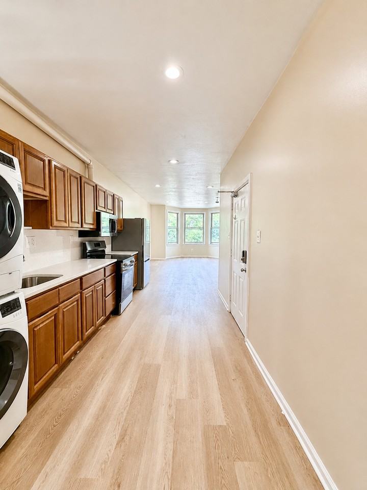 2213 N 33rd St #2 - Photo 5 of 17