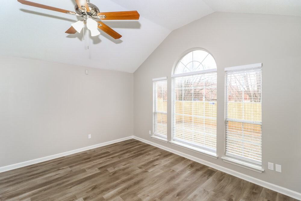 7086 Lagrange Hill Dr - Photo 4 of 16