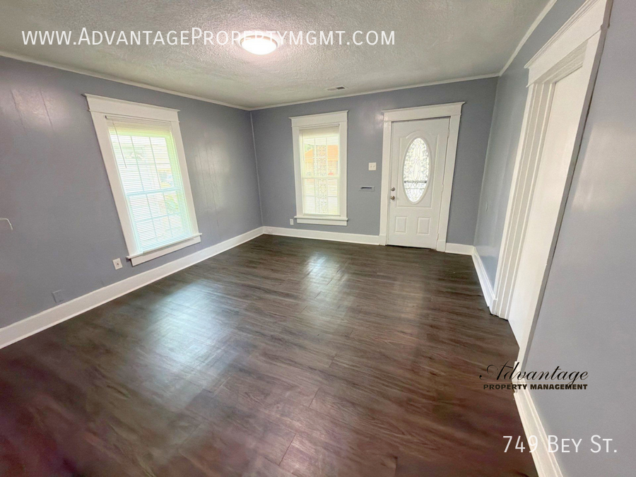 749 Bey St - Photo 2 of 21