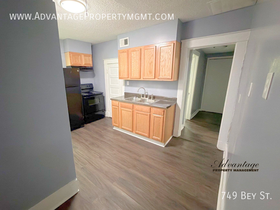 749 Bey St - Photo 4 of 21