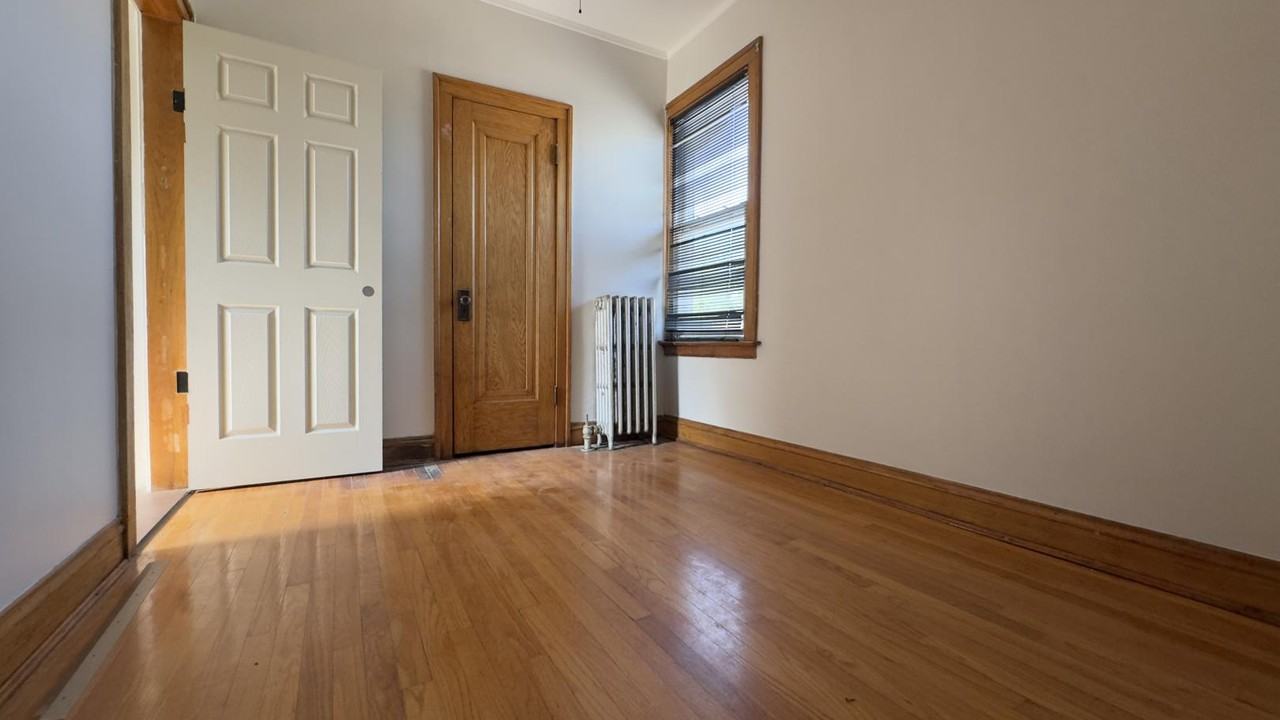 6855 W Addison St #2R - Photo 4 of 9