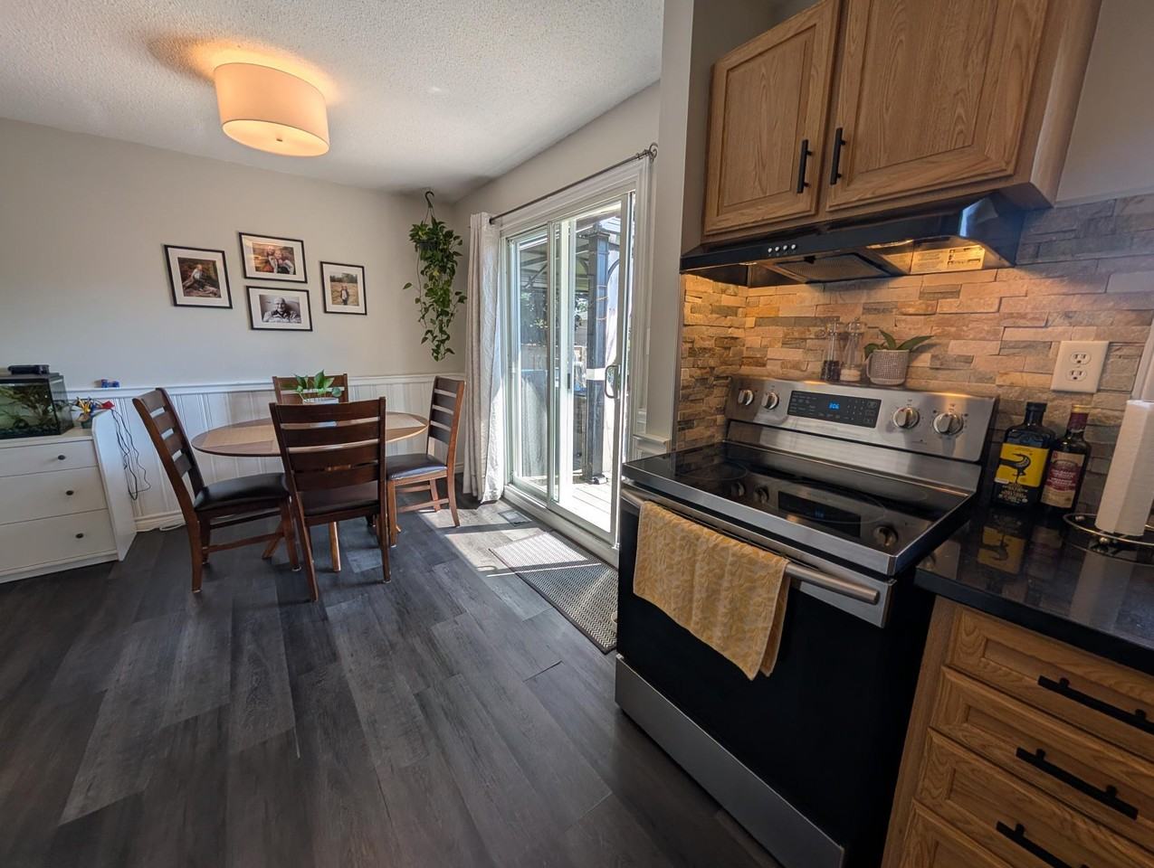 835 Pembridge Cres - Photo 3 of 22
