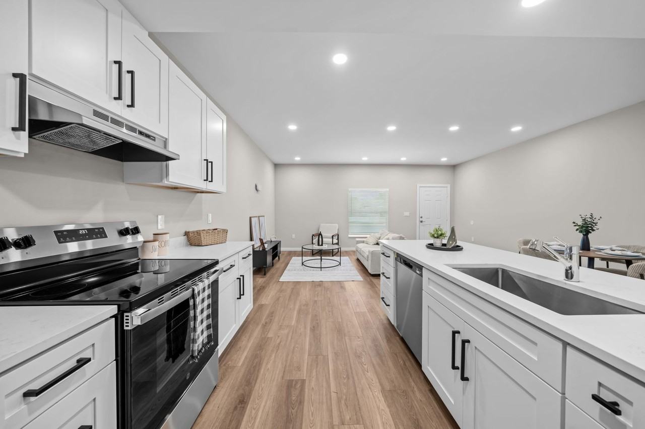 Mercury Cove Apartments Too - Photo 4 of 24