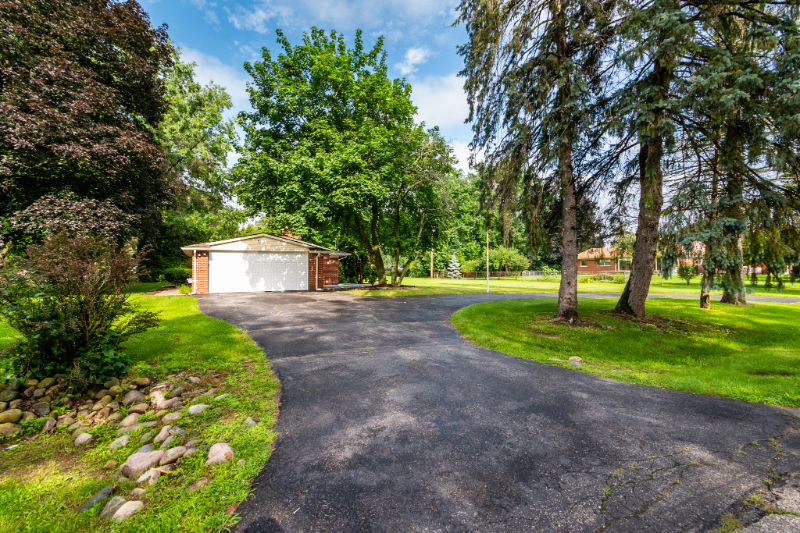 1239 Ashover Dr - Photo 3 of 31