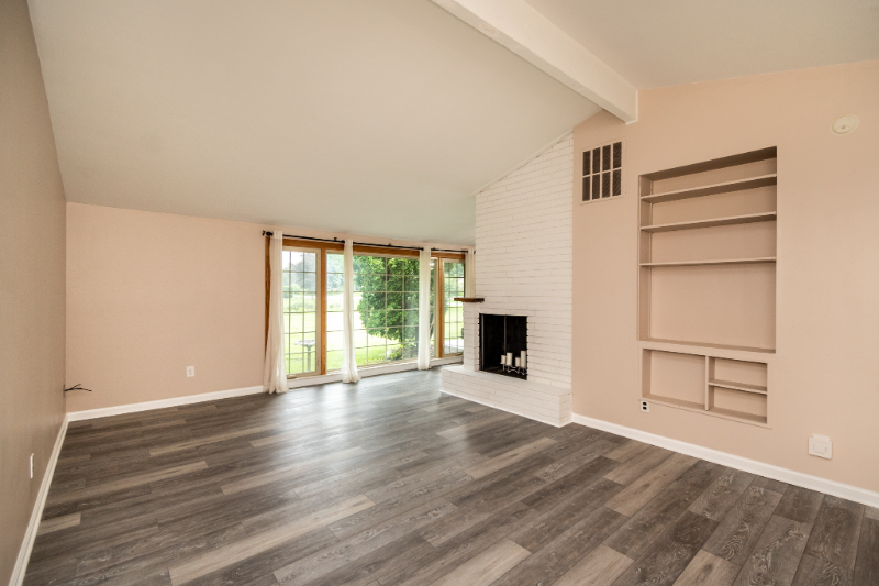 1239 Ashover Dr - Photo 4 of 31