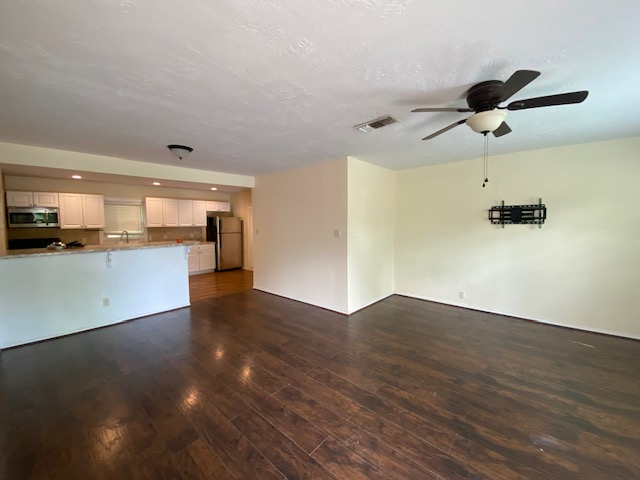 1202 Marie St - Photo 3 of 12