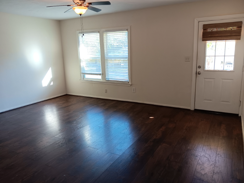 1202 Marie St - Photo 4 of 12