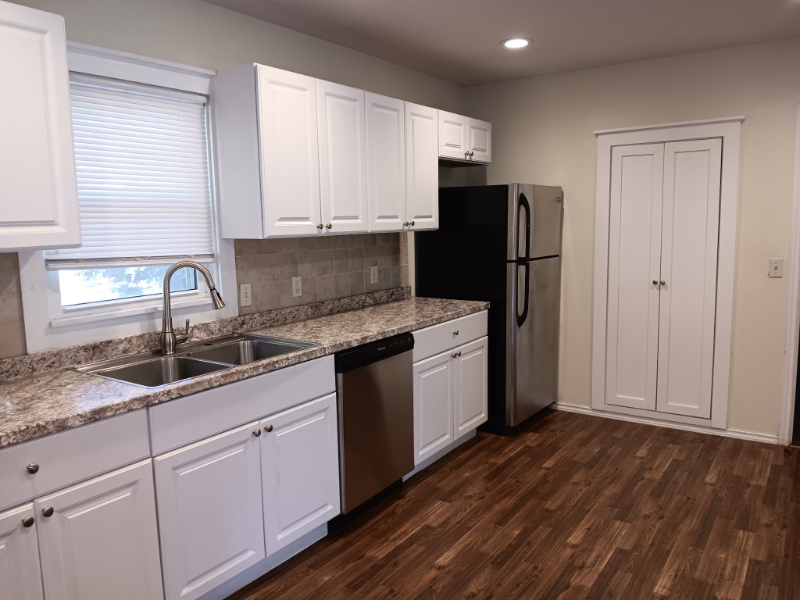 1202 Marie St - Photo 6 of 12