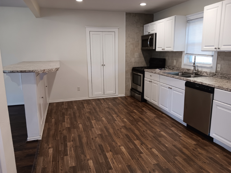 1202 Marie St - Photo 7 of 12