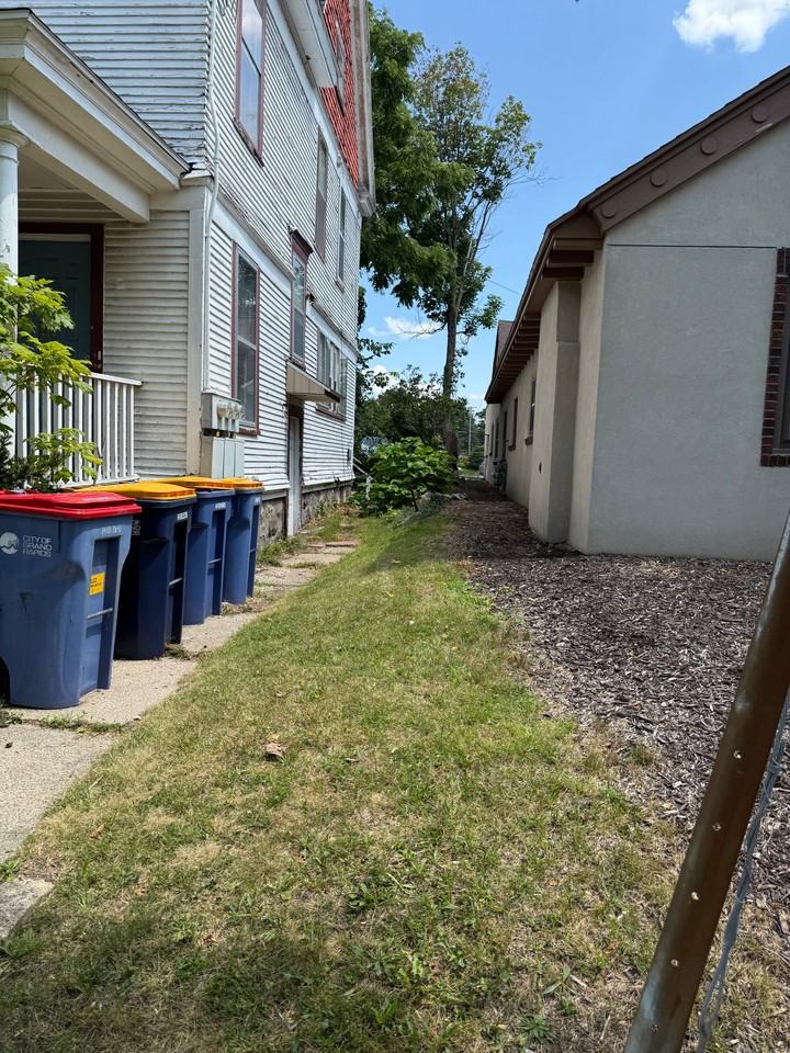 112 Eastern Ave Se #2 - Photo 2 of 19