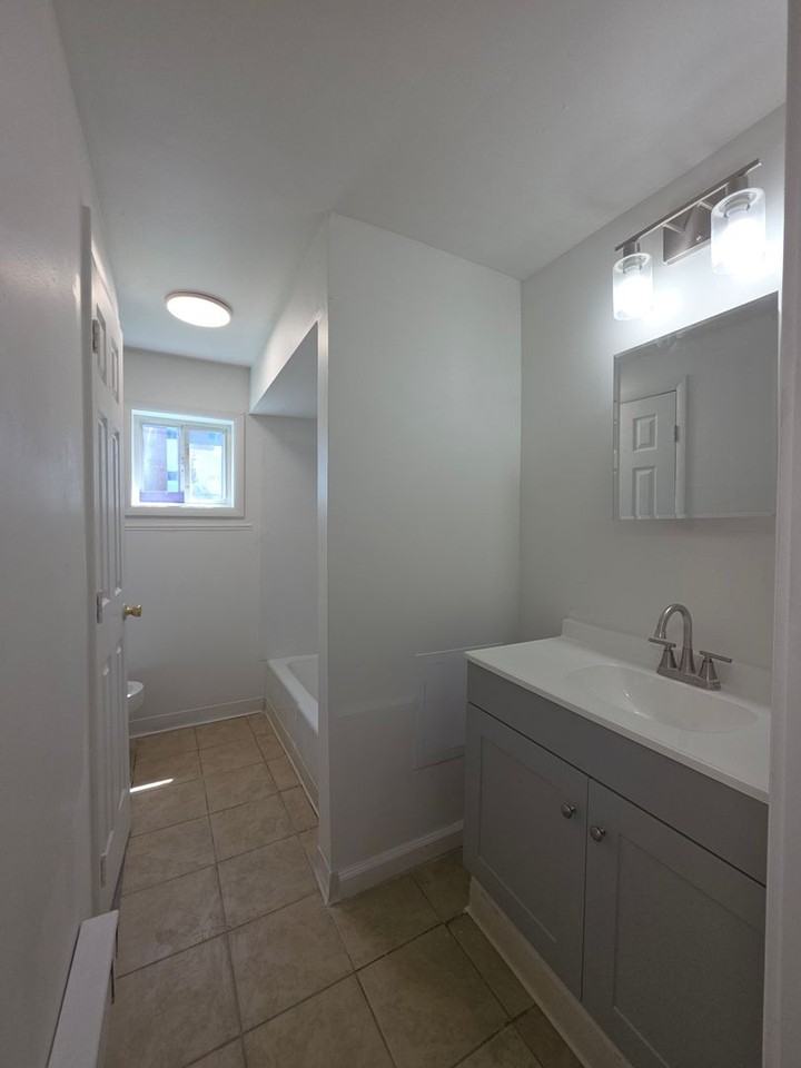511 W Water St - Photo 3 of 10