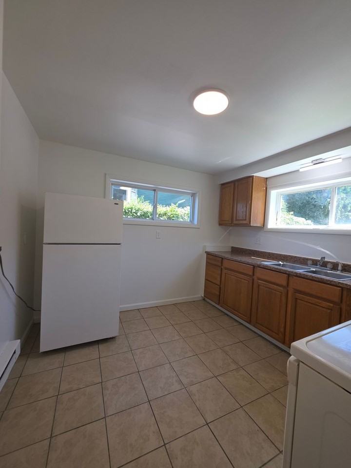 511 W Water St - Photo 6 of 10