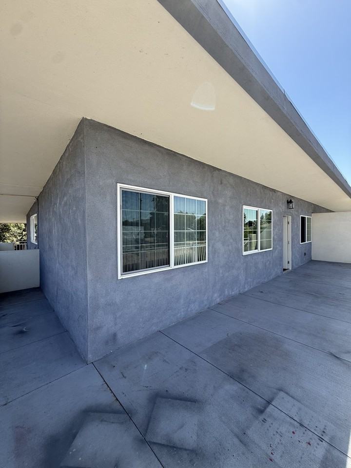 948 N Van Ness Ave #948 - Photo 2 of 14