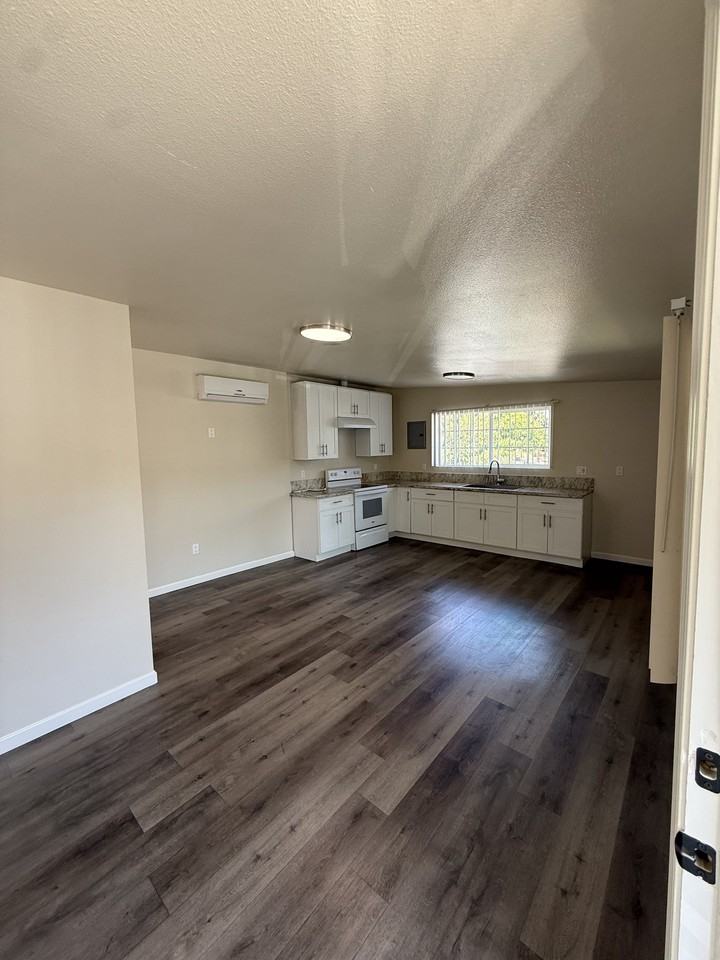 948 N Van Ness Ave #948 - Photo 3 of 14