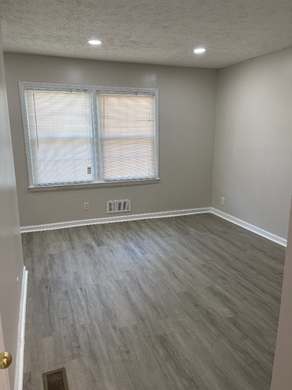 1717 River St Ne #B - Photo 2 of 19