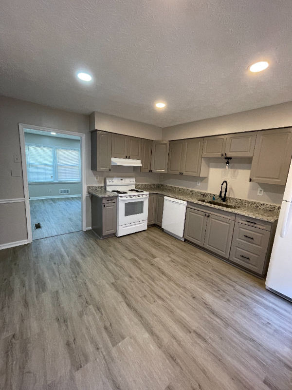 1717 River St Ne #B - Photo 4 of 15