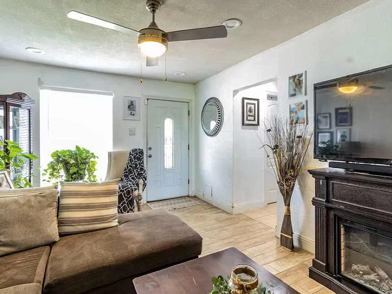 626 Wren Ave - Photo 2 of 20
