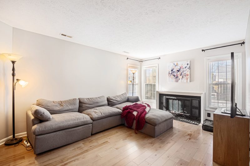 760 Yorkwood Pl - Photo 4 of 16