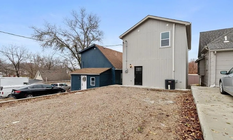 1118 Splitlog Ave - Photo 3 of 10