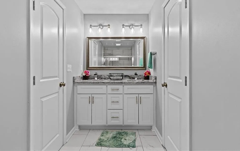 1118 Splitlog Ave - Photo 5 of 10