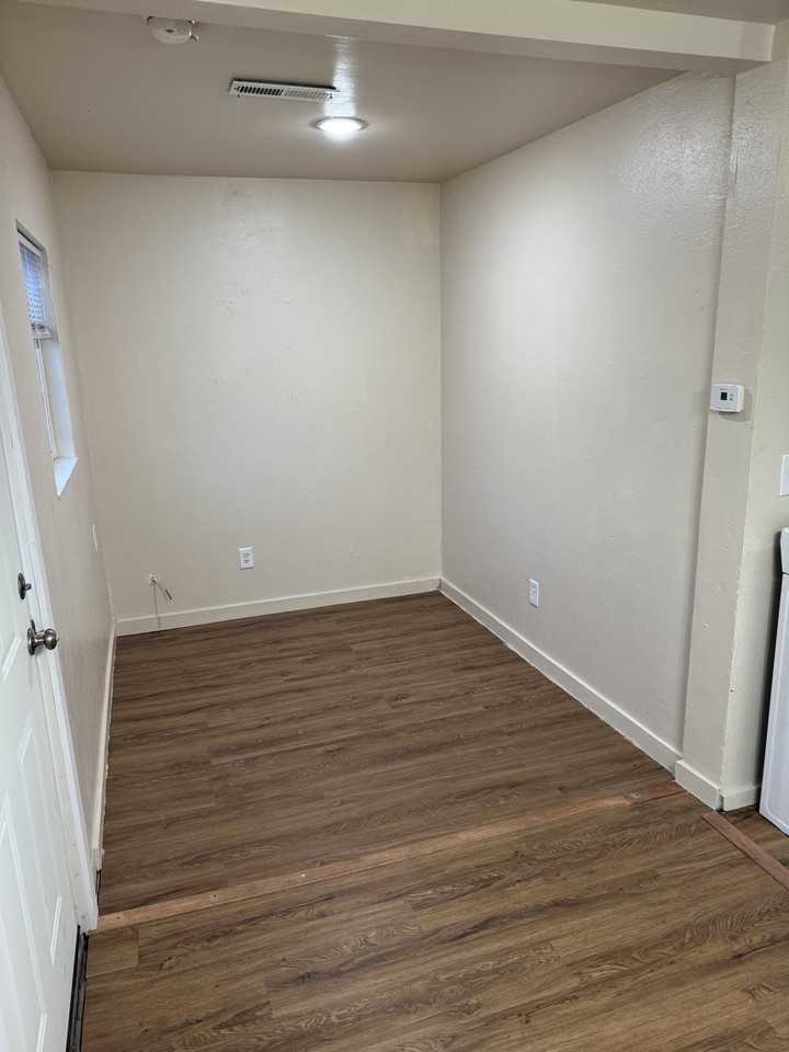 536 1/2 E K St - Photo 2 of 10