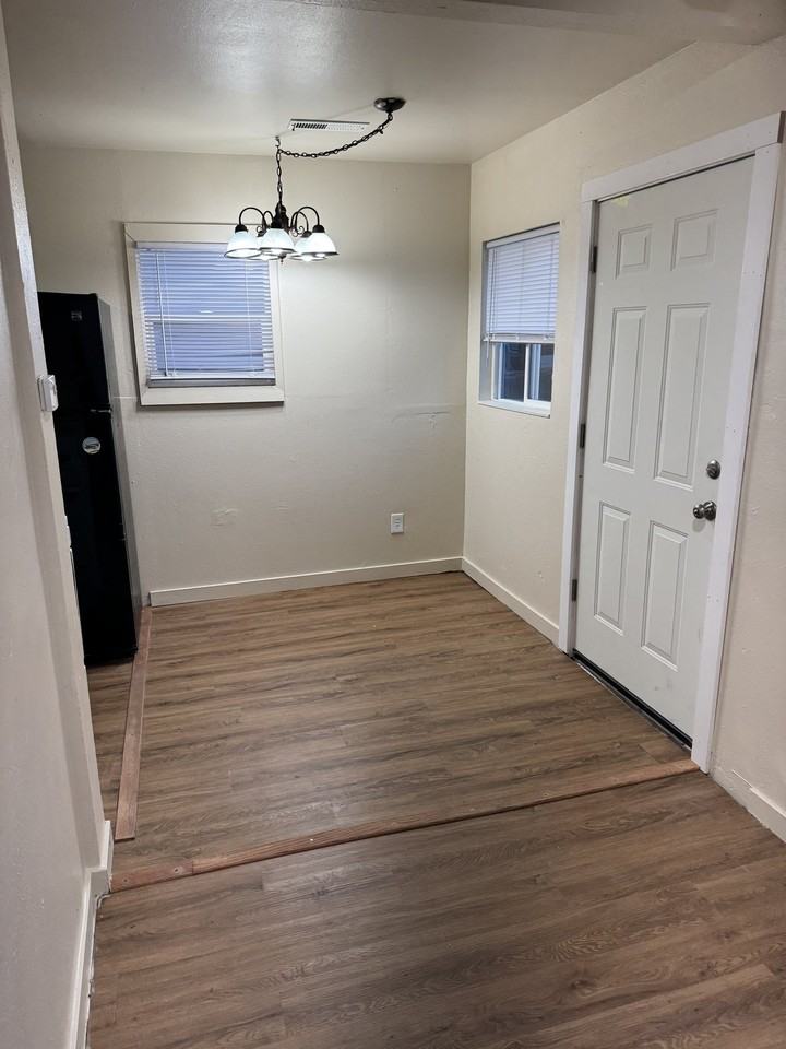536 1/2 E K St - Photo 3 of 10