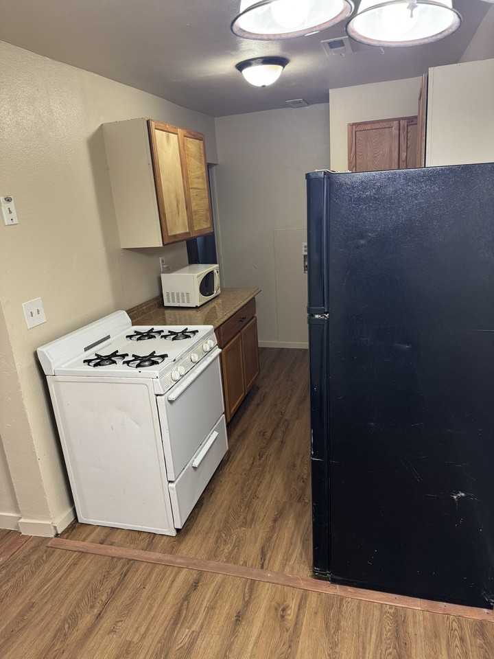 536 1/2 E K St - Photo 5 of 10