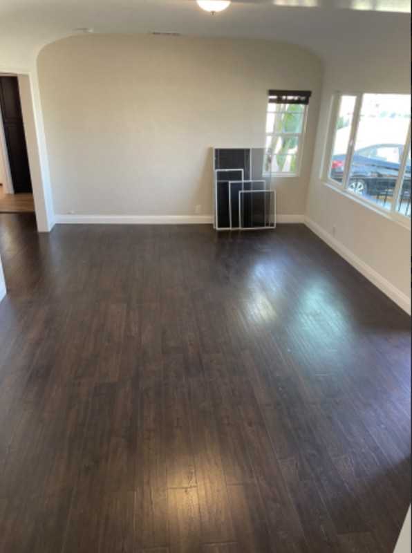1023 E 7th St - Photo 5 of 11