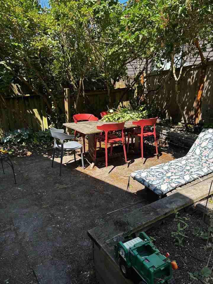 104 Nst - Photo 2 of 11