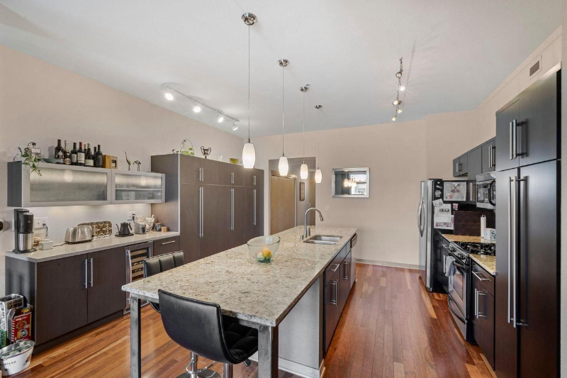 106 W Seeboth St #620 - Photo 4 of 36