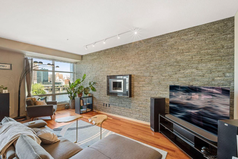 106 W Seeboth St #620 - Photo 6 of 36