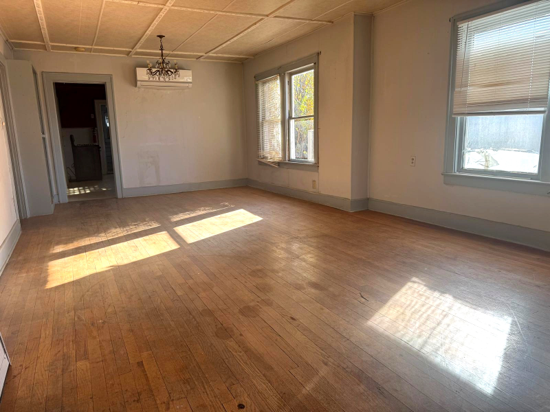 2309 Houston St - Photo 2 of 9