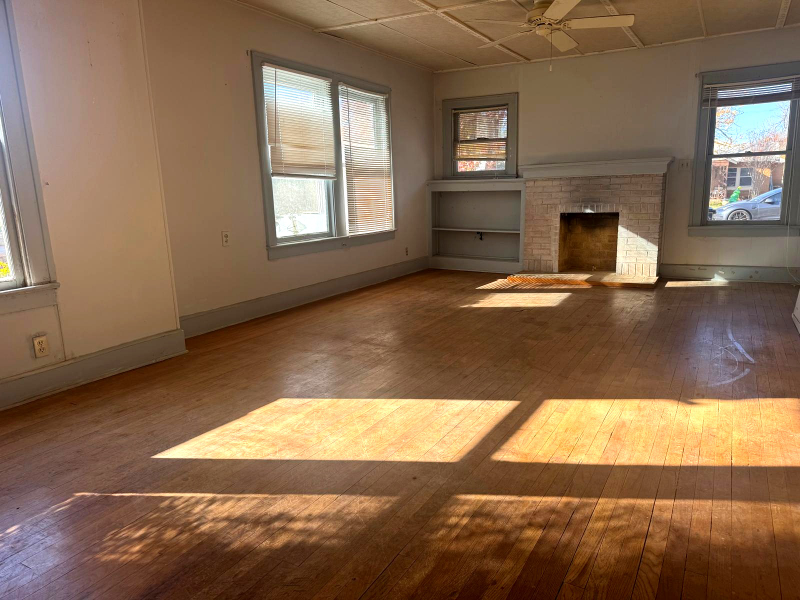 2309 Houston St - Photo 3 of 9