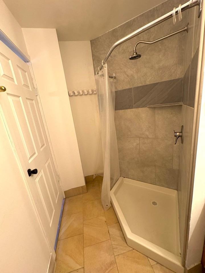 611 W 12th St #A - Photo 5 of 6