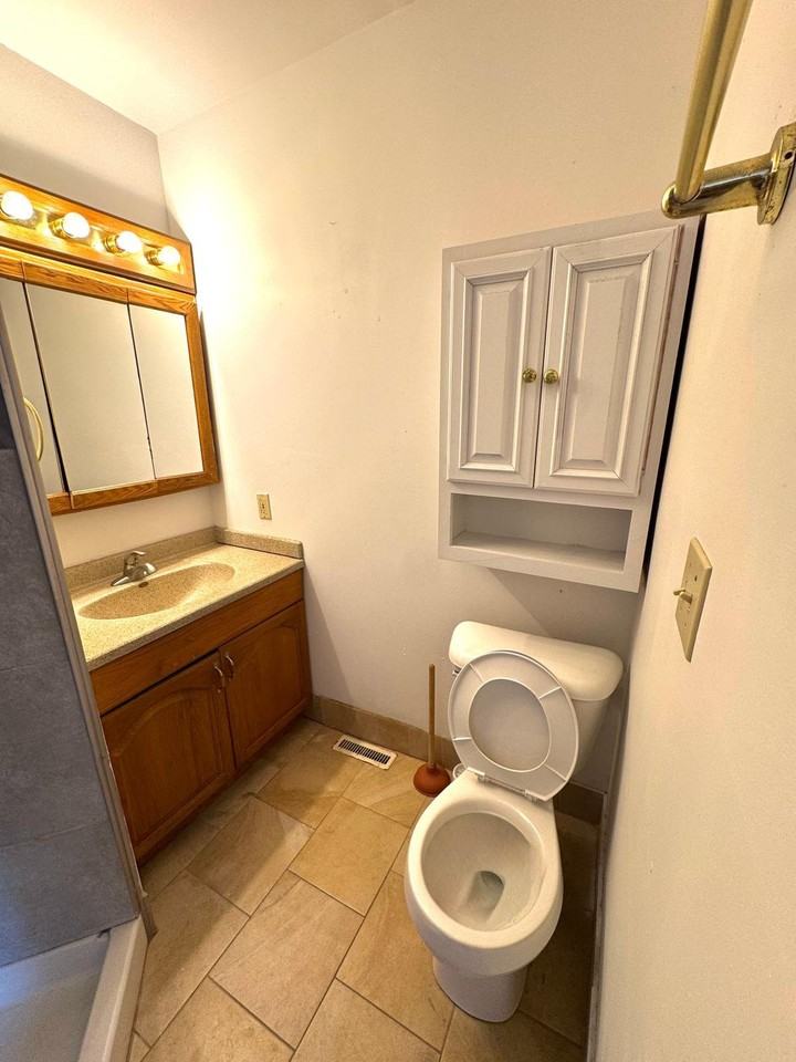 611 W 12th St #A - Photo 6 of 6