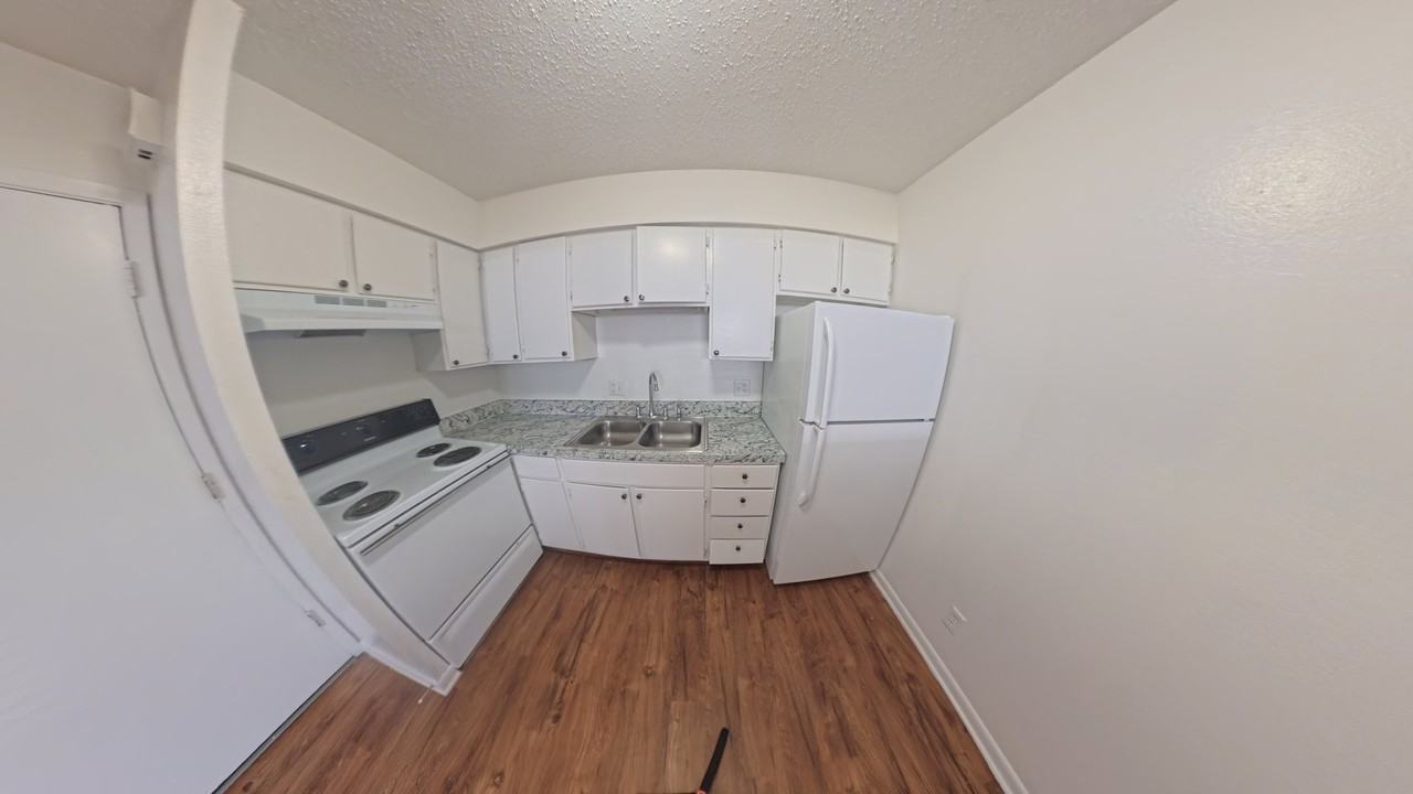 310 Nw Chapel Dr - Photo 3 of 8