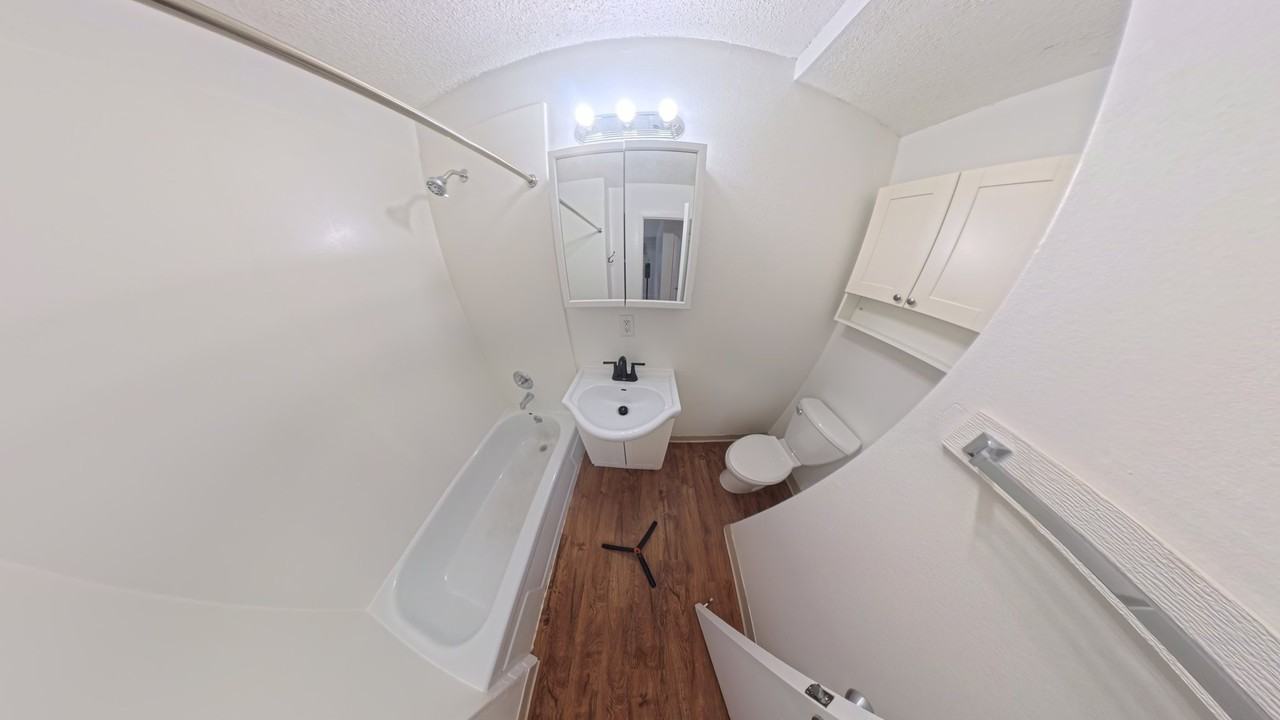 310 Nw Chapel Dr - Photo 6 of 8