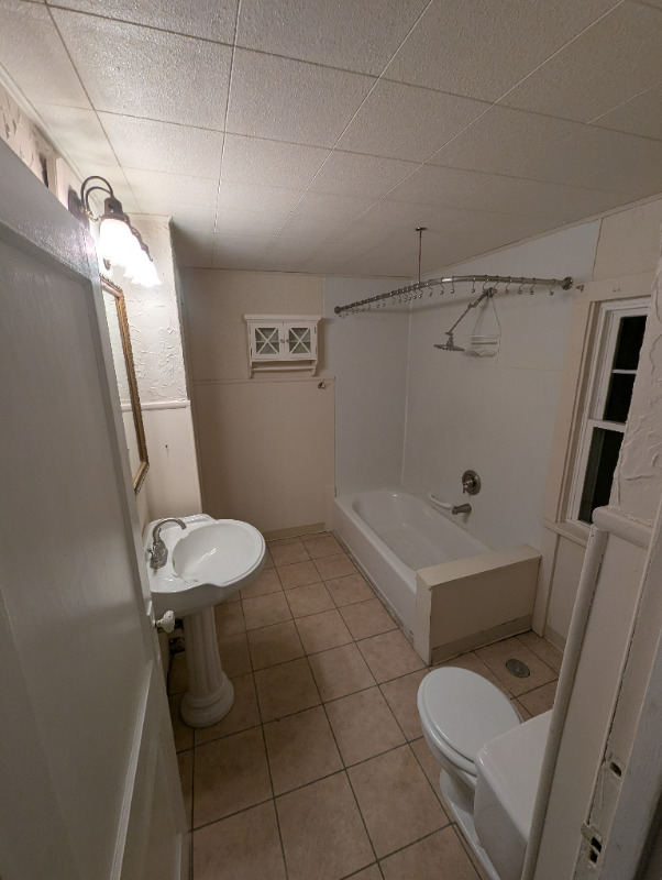 541 Altgeld St - Photo 5 of 13
