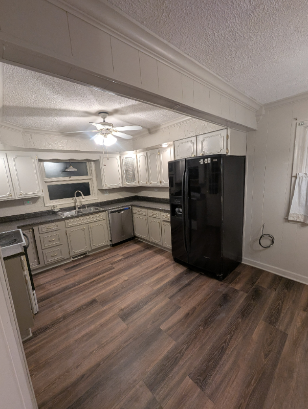 541 Altgeld St - Photo 6 of 13