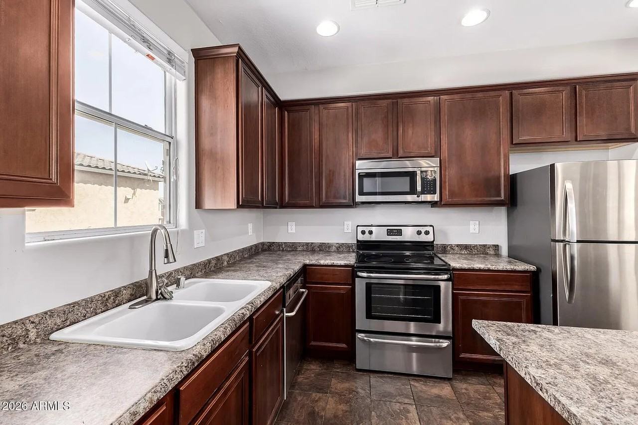 2026 N 78th Gln - Photo 4 of 16