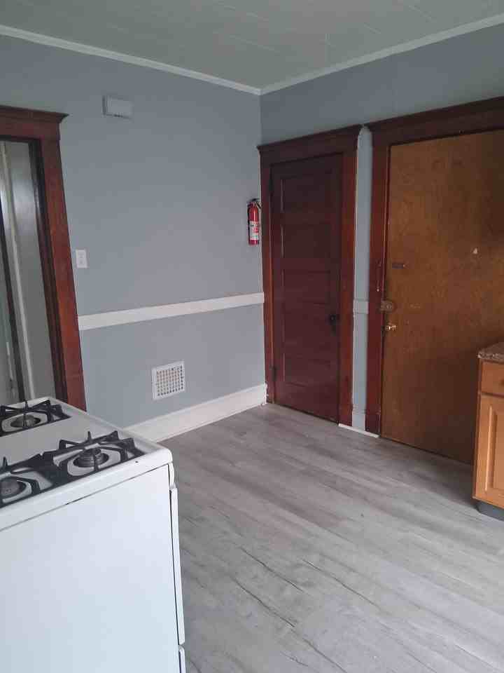 116 Arnold St #2 - Photo 3 of 9