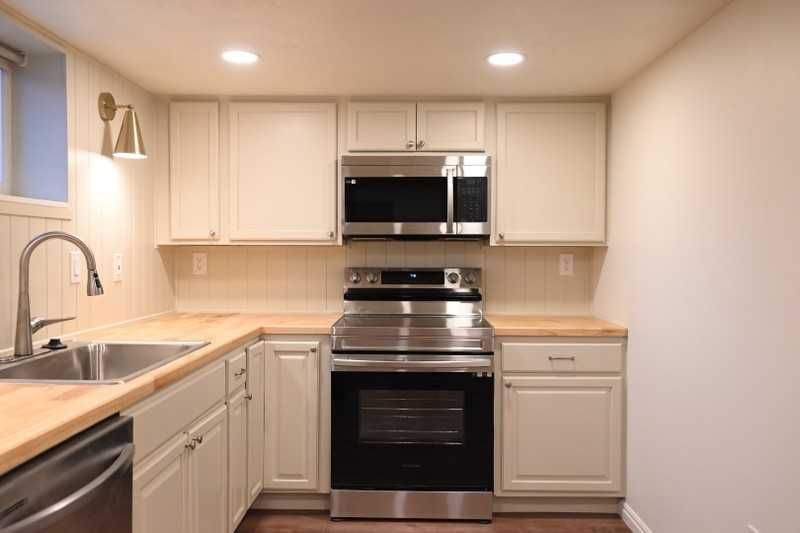 1186 Beverly Way - Photo 2 of 14
