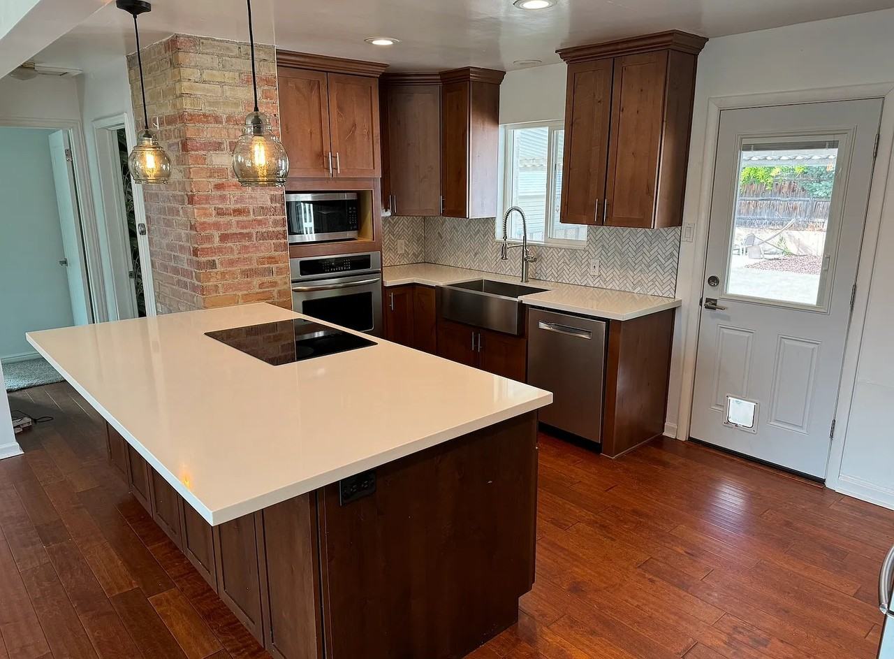 2243 E Hollywood Ave - Photo 3 of 14