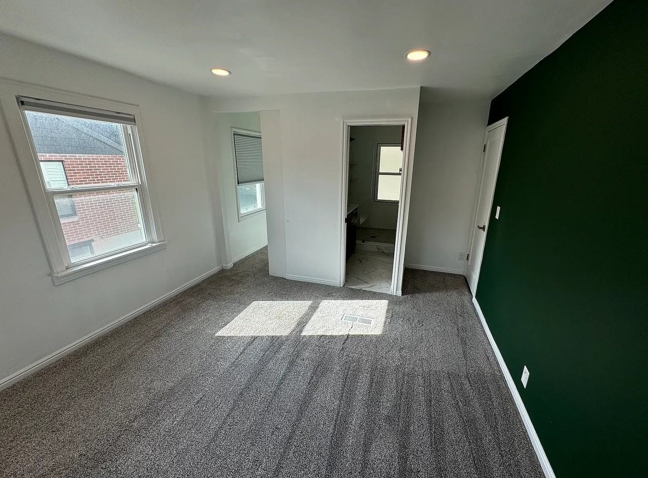 2243 E Hollywood Ave - Photo 5 of 14